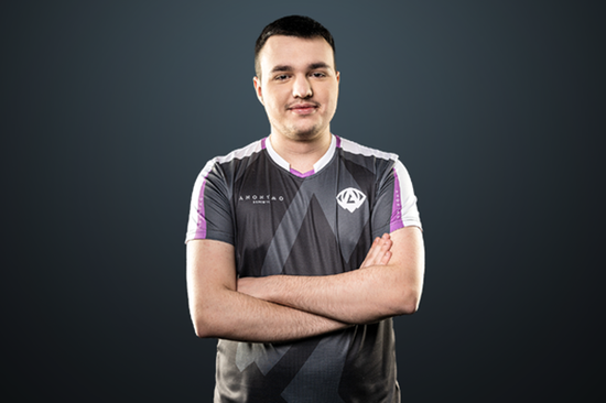 LPL第三赛段精彩开启 RNG战队人员危机分析